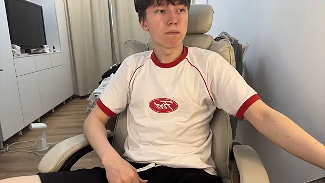 Snapshot of tommy_colson chatting on October 27, 2025, 1:23 pm tommy colson online show from October 27, 2025, 1:23 pm