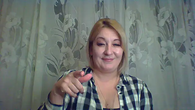 ArielXLoveresss online show from February 25, 2025, 4:25 pm
