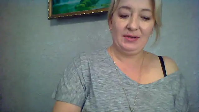 ArielXLoveresss online show from October 14, 2025, 7:31 am