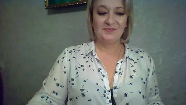 ArielXLoveresss online show from November 4, 2025, 6:17 am