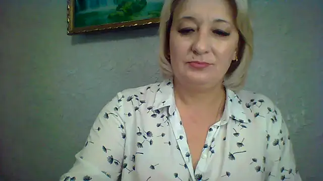 ArielXLoveresss online show from November 2, 2025, 7:57 am