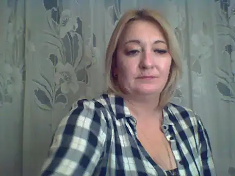 ArielXLoveresss online show from February 27, 2025, 4:10 pm