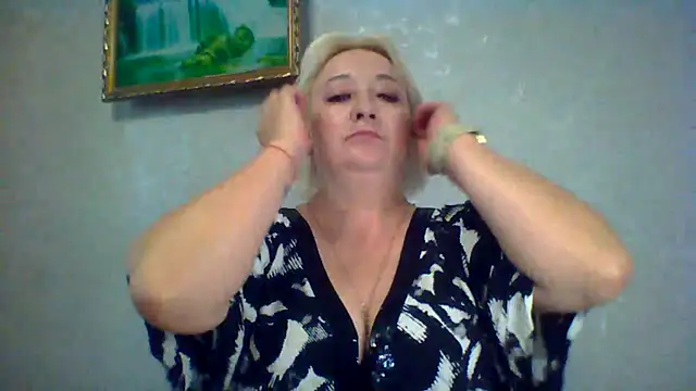 ArielXLoveresss online show from August 3, 2026, 8:00 am