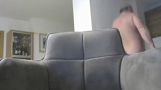 jerkoutdoor70 online show from November 15, 2025, 4:22 pm