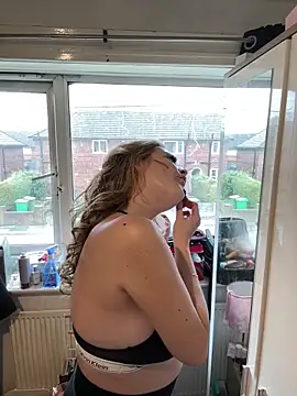 Busty-smiley-miley online show from February 18, 2026, 1:51 pm