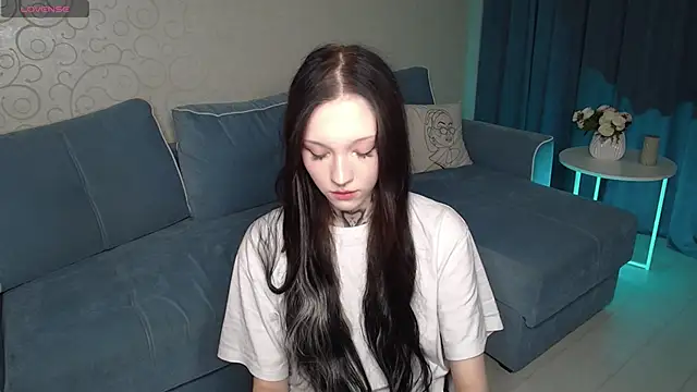 mefwhore online show from November 7, 2025, 3:49 pm