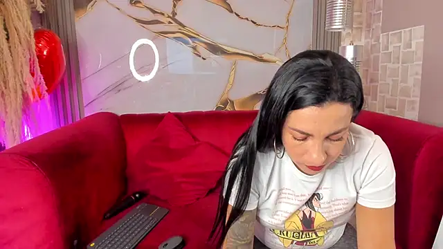 Bella williamss  online show from November 20, 2025, 7:47 pm