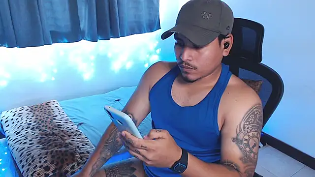 maxflurry  online show from February 20, 2026, 6:43 pm