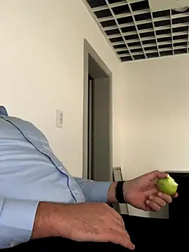 Snapshot of Mike8523 chatting on November 1, 2025, 5:25 am Mike8523 online show from November 1, 2025, 5:25 am