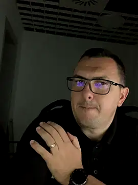 Snapshot of Mike8523 chatting on October 25, 2025, 4:22 am Mike8523 online show from October 25, 2025, 4:22 am