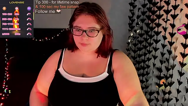 Snapshot of Lily_lu_one chatting on October 12, 2025, 10:11 pm Lily lu one online show from October 12, 2025, 10:11 pm