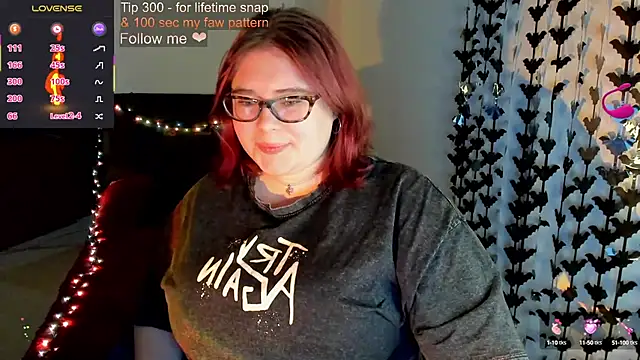 Snapshot of Lily_lu_one chatting on October 11, 2025, 10:33 pm Lily lu one online show from October 11, 2025, 10:33 pm