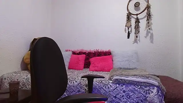 Snapshot of Victoria_Lover chatting on October 5, 2025, 3:19 am Victoria Lover online show from October 5, 2025, 3:19 am