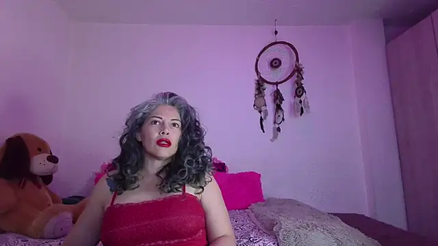 Snapshot of Victoria_Lover chatting on November 2, 2025, 3:11 am Victoria Lover online show from November 2, 2025, 3:11 am