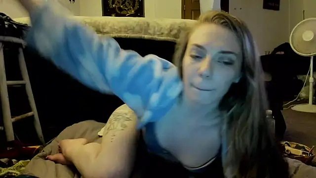 Snapshot of qtkayyzzxoxo chatting on November 2, 2025, 3:11 am qtkayyzzxoxo online show from November 2, 2025, 3:11 am