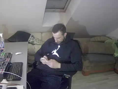 gryzoon online show from February 4, 2026, 8:15 pm