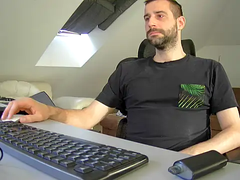 Snapshot of gryzoon chatting on September 25, 2025, 2:56 pm gryzoon online show from September 25, 2025, 2:56 pm