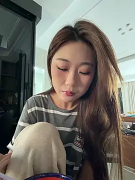 Xiaoxia-Baby online show from May 8, 2026, 12:25 am