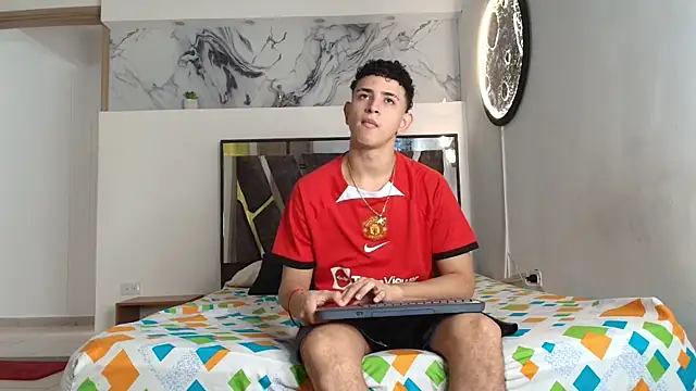 Snapshot of KING_OFF_BOYS chatting on October 6, 2025, 1:12 pm KING OFF BOYS online show from October 6, 2025, 1:12 pm