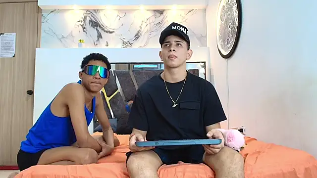 Snapshot of KING_OFF_BOYS chatting on October 16, 2025, 3:09 pm KING OFF BOYS online show from October 16, 2025, 3:09 pm