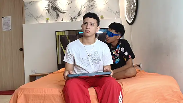 Snapshot of KING_OFF_BOYS chatting on October 13, 2025, 1:23 pm KING OFF BOYS online show from October 13, 2025, 1:23 pm