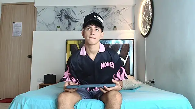 Snapshot of KING_OFF_BOYS chatting on September 29, 2025, 1:28 pm KING OFF BOYS online show from September 29, 2025, 1:28 pm