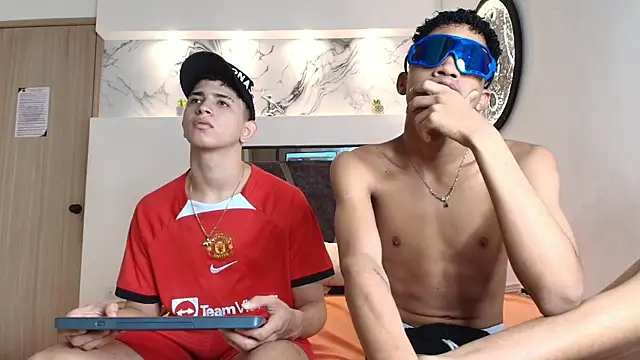 Snapshot of KING_OFF_BOYS chatting on October 14, 2025, 1:34 pm KING OFF BOYS online show from October 14, 2025, 1:34 pm