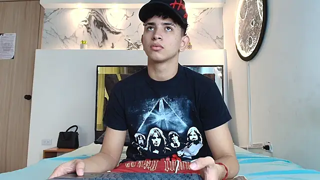 Snapshot of KING_OFF_BOYS chatting on September 30, 2025, 1:28 pm KING OFF BOYS online show from September 30, 2025, 1:28 pm