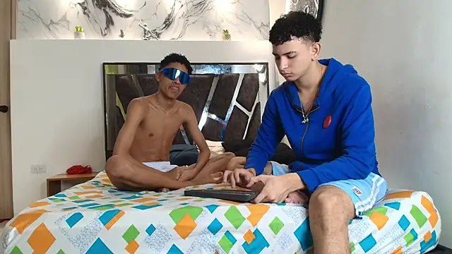 Snapshot of KING_OFF_BOYS chatting on October 10, 2025, 1:23 pm KING OFF BOYS online show from October 10, 2025, 1:23 pm