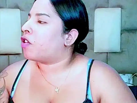 Snapshot of indiantopaz694u chatting on October 16, 2025, 5:59 am indiantopaz694u online show from October 16, 2025, 5:59 am