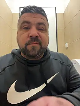 Snapshot of Alexander18edd chatting on February 9, 2026, 6:55 am Alexander18edd online show from February 9, 2026, 6:55 am