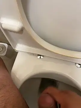 Snapshot of Alexander18edd chatting on October 29, 2025, 1:43 pm Alexander18edd online show from October 29, 2025, 1:43 pm