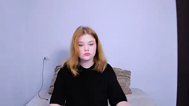 Snapshot of LaseyMoon chatting on October 16, 2025, 10:18 pm LaseyMoon online show from October 16, 2025, 10:18 pm