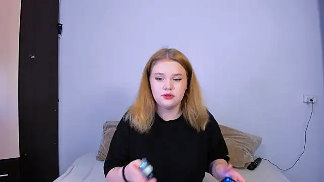 Snapshot of LaseyMoon chatting on September 25, 2025, 11:16 am LaseyMoon online show from September 25, 2025, 11:16 am