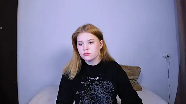 Snapshot of LaseyMoon chatting on September 29, 2025, 11:27 am LaseyMoon online show from September 29, 2025, 11:27 am