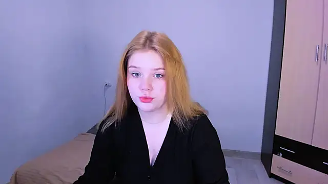 LaseyMoon online show from December 4, 2025, 1:37 am