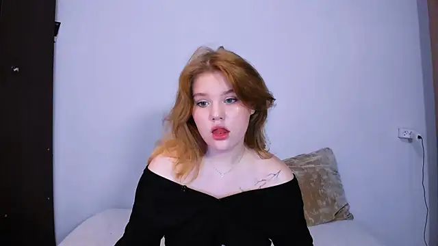 Snapshot of LaseyMoon chatting on September 19, 2025, 11:25 am LaseyMoon online show from September 19, 2025, 11:25 am