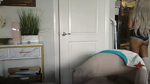 princesskimamii online show from September 27, 2025, 11:33 pm