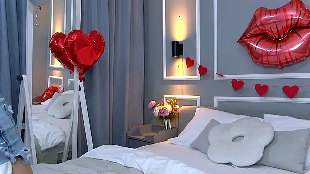 AsterQuinn online show from March 4, 2026, 12:35 pm