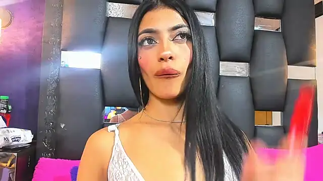 Snapshot of EMYCLARK01 chatting on September 18, 2025, 3:20 am EMYCLARK01 online show from September 18, 2025, 3:20 am