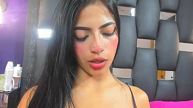 EMYCLARK01 online show from November 15, 2025, 9:52 pm