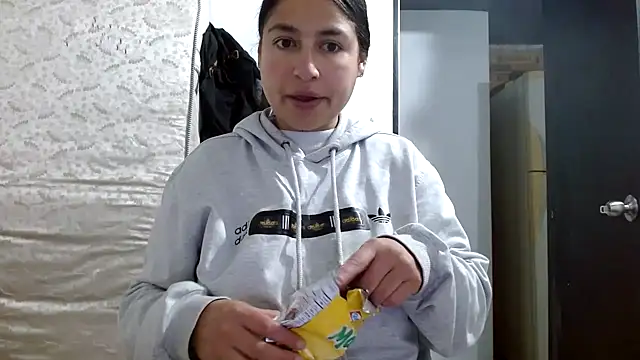 Snapshot of Escarcha-blue chatting on October 12, 2025, 12:12 am Escarcha-blue online show from October 12, 2025, 12:12 am