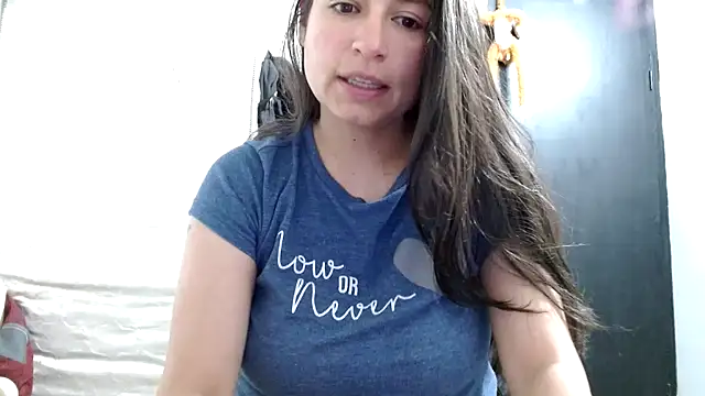 Snapshot of Escarcha-blue chatting on October 25, 2025, 4:11 am Escarcha-blue online show from October 25, 2025, 4:11 am