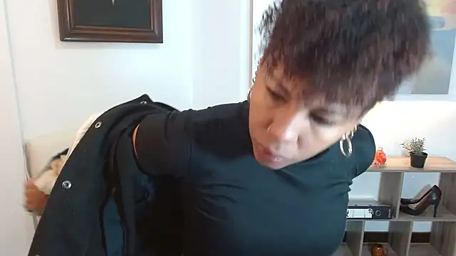 Snapshot of anahi_macys chatting on October 23, 2025, 11:09 am anahi macys online show from October 23, 2025, 11:09 am