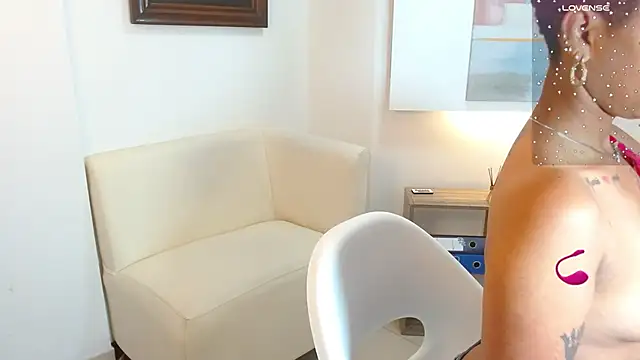 Snapshot of anahi_macys chatting on October 10, 2025, 11:00 am anahi macys online show from October 10, 2025, 11:00 am