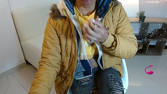 Snapshot of anahi_macys chatting on October 2, 2025, 11:13 am anahi macys online show from October 2, 2025, 11:13 am