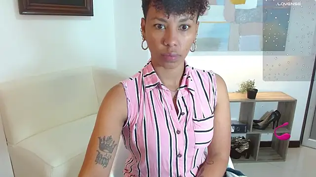 Snapshot of anahi_macys chatting on October 6, 2025, 11:33 am anahi macys online show from October 6, 2025, 11:33 am