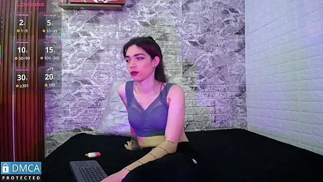 Snapshot of MaeveKuro chatting on September 22, 2025, 3:12 am MaeveKuro online show from September 22, 2025, 3:12 am