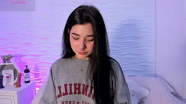 NicoleDallas online show from March 11, 2025, 1:45 pm