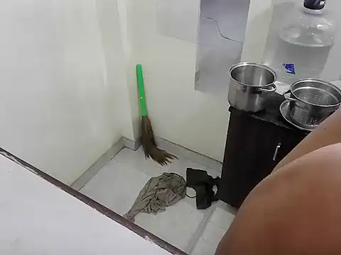 fitbuddy1 online show from October 6, 2025, 9:21 am